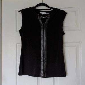 CONTRASTING TRIM V-NECK SLEEVELESS TOP